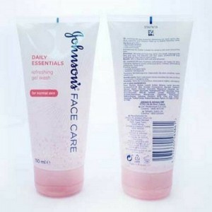 Johnson's Face Care Daily Essentials Gentle Exfoliating Wash