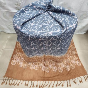 Batik biscoch shawl 01