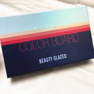 Beauty Glazed 4 In 1 Color Board Eyeshadow Palette
